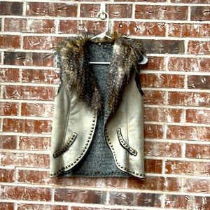 Brushed suede studded vest with faux fur collar